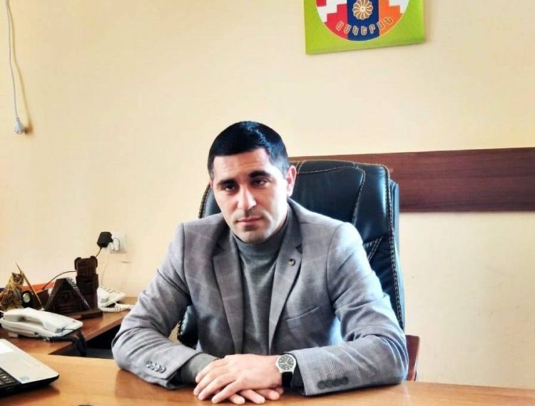 Բնակարանի խուզարկությունից հետո ձերբակալել են Ասկերանի քաղաքապետ Հայկ Շամիրյանին