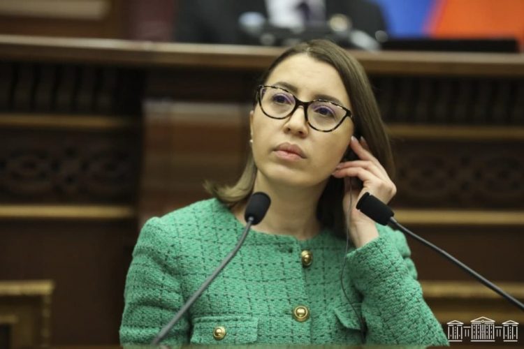 «Интим-компромат»: СМИ узнали о прослушке телефона главы СВР в ее бытность омбудсменом