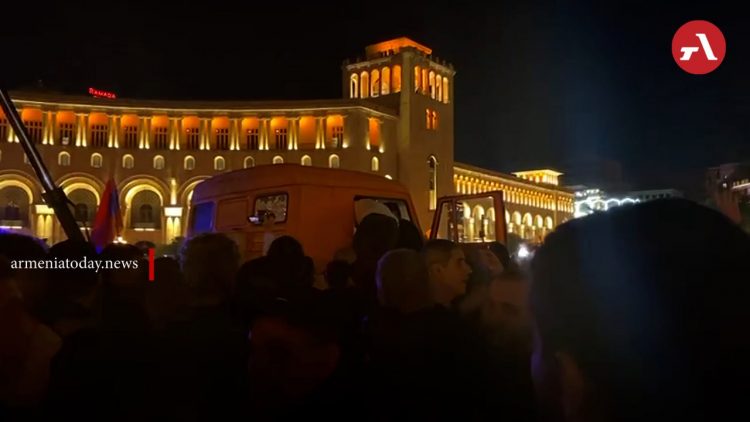 Բեռնատարի վարորդը մեքենան վարել է Հանրապետության հրապարակի ցուցարարների ուղղությամբ
