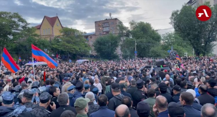 «Тавуш во имя Родины» завершило акции на Площади Республики после шествия к резиденции премьера