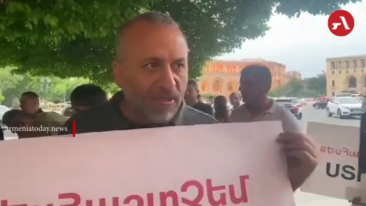 СМИ сообщили об участии в акциях протеста брата экс-главы Минэкономики