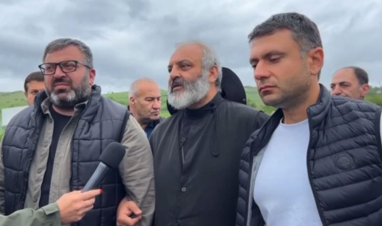 Ոստիկանները Բագրատ Սրբազանին արգելել են մուտք գործել Կիրանց