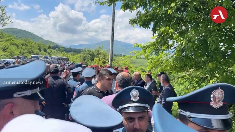 Կիրանցի ճանապարհից 14 անձ է բերման ենթարկվել