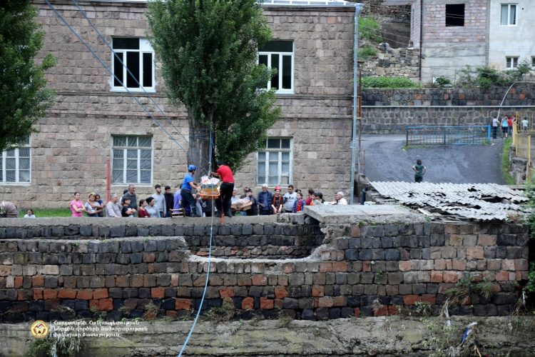 Փրկարար ծառայությունը Լոռու և Տավուշի մարզերի տարբեր բնակավայրերից փրկել և տարհանել է 443 մարդու