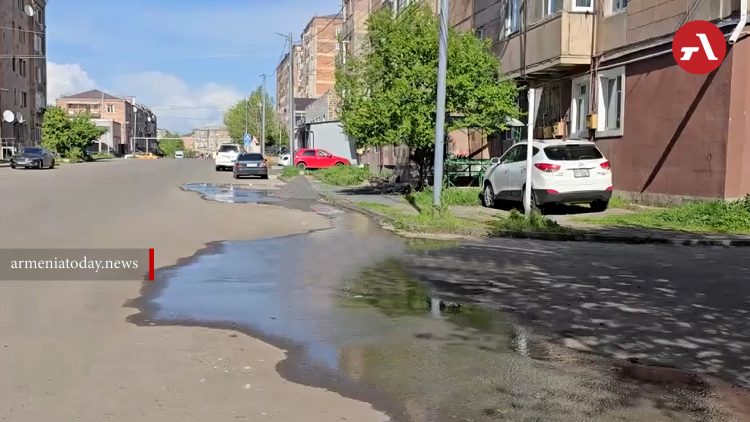 Жители Севана пожаловались на затопление улицы сточными водами