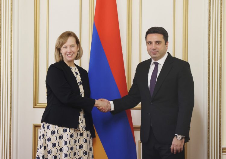 Սիմոնյանն ԱՄՆ դեսպանի հետ քննարկել է հայ-ադրբեջանական բանակցությունների գործընթացը