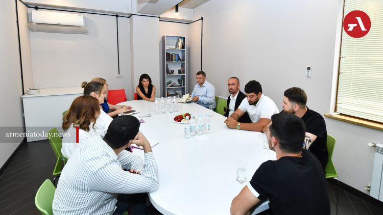 Աննա Հակոբյանը 44-օրյա պատերազմի մասնակիցներին պատմել է մասնագիտական ​​զարգացման ծրագրի մասին