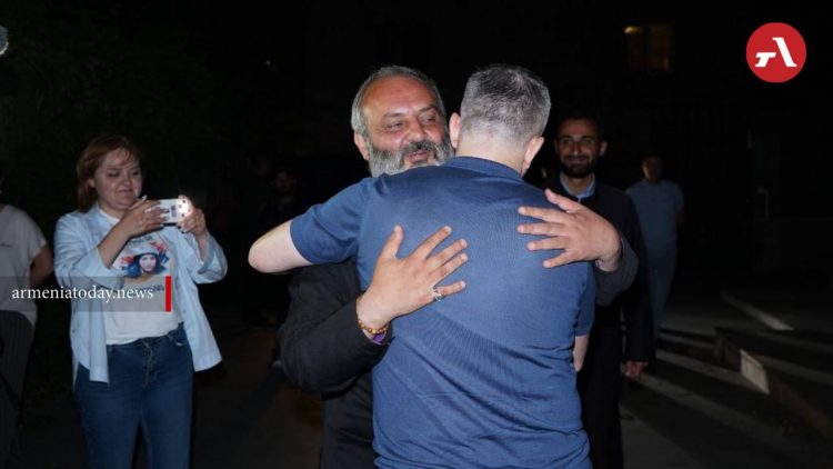 Տեղի ունեցածն անընդունելի է. Գալստանյանն իր մեքենան նվիրել է Արցախի ներկայացուցչությանը