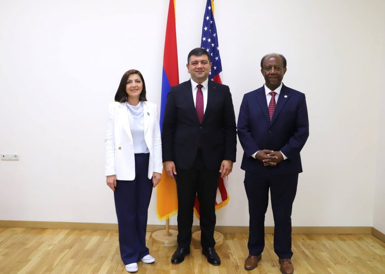 Փարսյանը Գլենդելի քաղաքապետի հետ քննարկել է Կապանում քաղաքային ենթակառուցվածքների զարգացման հարցը
