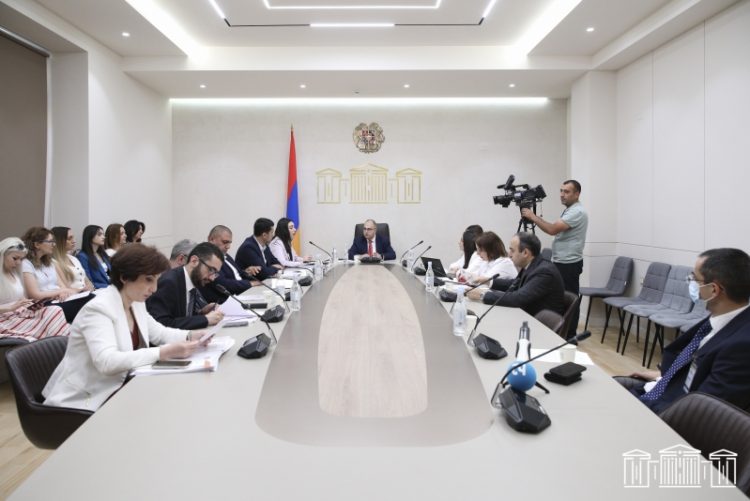 Депутат предложил повысить возрастной порог для вступления в брак