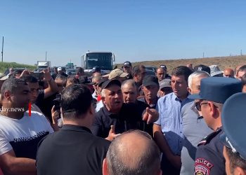 «Մեր հողերը մեր ձեռքից տանում են»․ Վարդենուտի բնակիչները փակել են Ապարան-Երևան մայրուղին