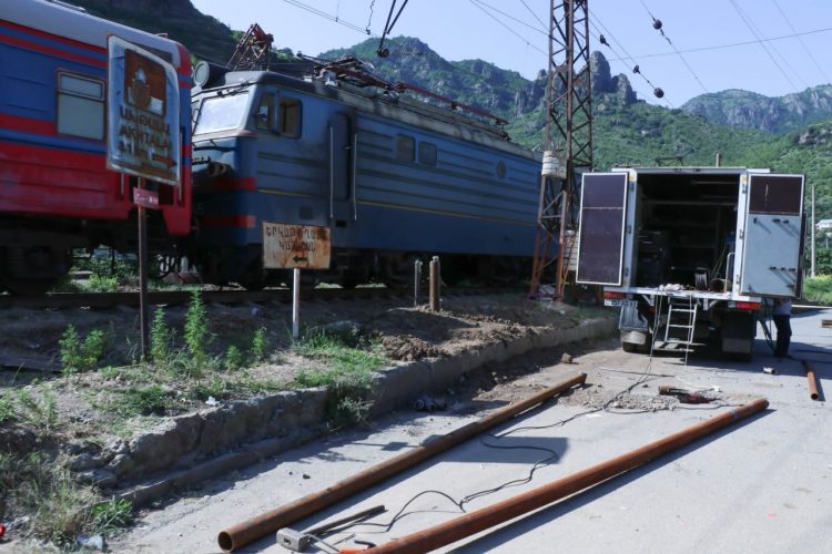 Մարզպետարանը հայտնել է ջրհեղեղից վնասված երկաթուղու աշխատանքի վերականգնման մասին