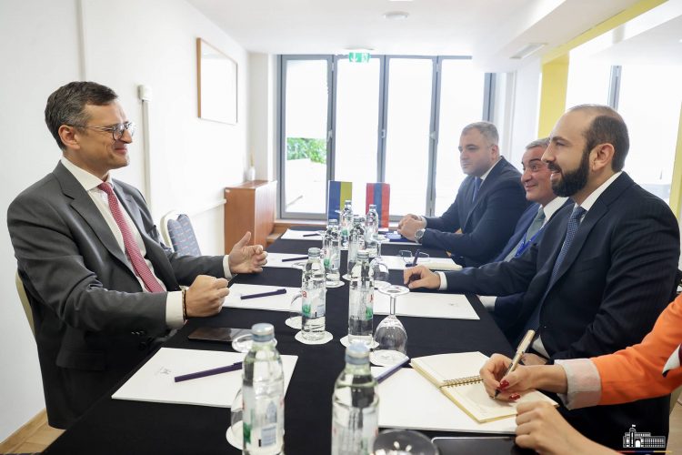 ՀՀ-ի և Ուկրաինայի արտգործնախարարները քննարկել են քաղաքական երկխոսության հարցը