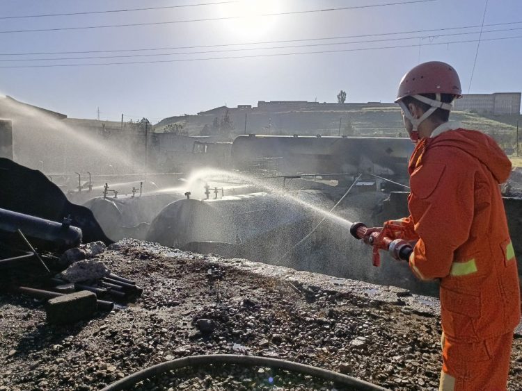 Ռեզերվուարներից արտահոսքը դադարեցվել է, 2 տուժած ծայրահեղ ծանր վիճակում է․  ՆԳՆ-ն ու ԱՆ-ն՝ Երևան-Սևան ճանապարհին տեղի ունեցած պայթունի մասին
