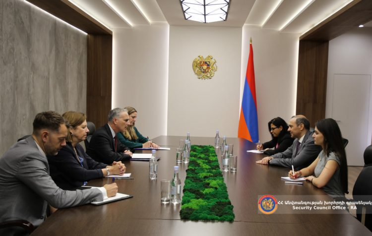 ՀՀ Անվտանգության խորհրդի քարտուղարը Լուի Բոնոյի հետ քննարկել է տարածաշրջանային անվտանգությունը