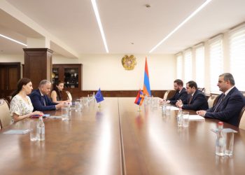 Սուրեն Պապիկյանը և ՀՀ-ում ԵՄ դեսպանը տարածաշրջանային անվտանգությանն առնչվող հարցեր են քննարկել