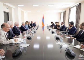 Արարատ Միրզոյանը Ռոջեր Ուիքերի հետ քննարկել է Ադրբեջանի հետ խաղաղության պայմանագրի ստորագրմանը վերաբերող հարցեր