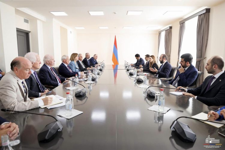 Արարատ Միրզոյանը Ռոջեր Ուիքերի հետ քննարկել է Ադրբեջանի հետ խաղաղության պայմանագրի ստորագրմանը վերաբերող հարցեր