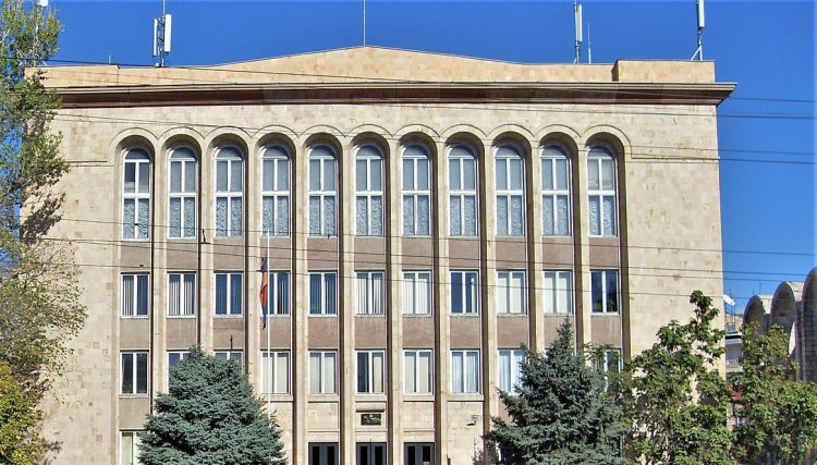 Оппозиция обратилась в КС для оспаривания законности статьи о подкупе граждан для участия в митингах