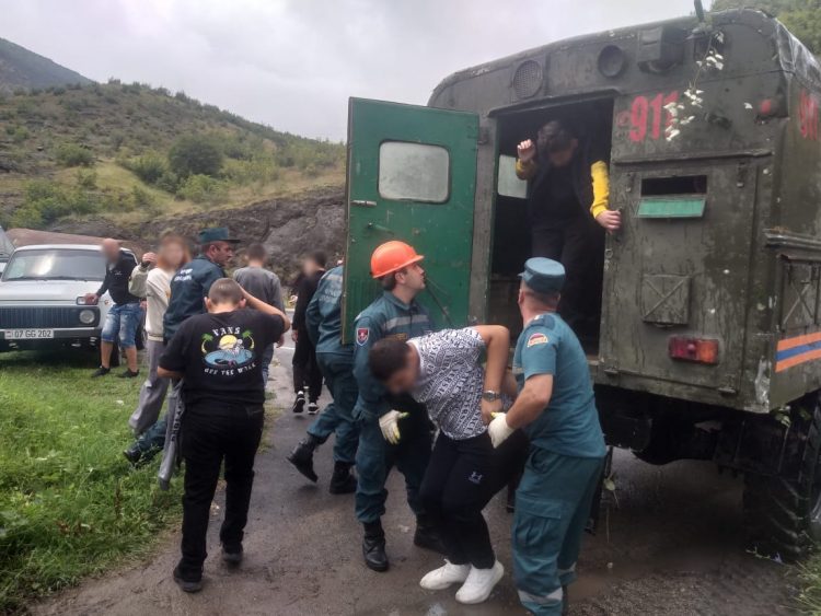 Փրկարարները տարհանել են Աղստևի վարարման հետևանքով արգելափակված 55 քաղաքացիներին