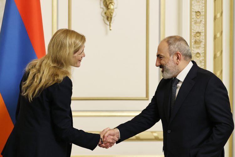 Փաշինյանն ու Փաուերը քննարկել են ԼՂ-ից բռնի տեղահանվածների հումանիտար խնդիրները