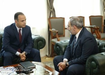 Փաշինյանը «սպառնացել» է հետ կանչել բոլոր դեսպաններին, ովքեր ջերմ հարաբերություններ կունենան եկեղեցու հետ․ ԶԼՄ