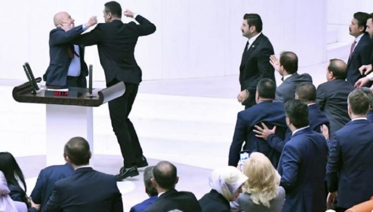Թուրքիայի խորհրդարանում պատգամավորների միջև ծեծկռտուք է տեղի ունեցել