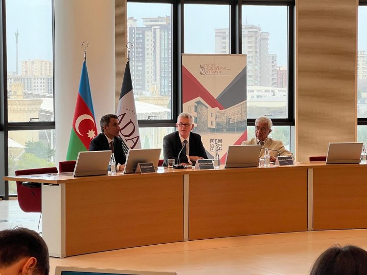 Բրիտանական գաղտնի հետախուզական ծառայության ղեկավարն այցելել է Բաքու