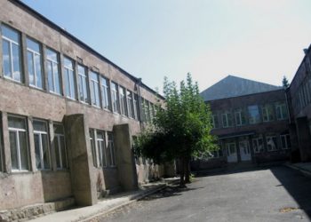 Արարատի մարզի դպրոցներից մեկում վնասվածք ստացած 10-ամյա երեխան 5-րդ օրն է՝ գտնվում է կոմայի մեջ․ ԶԼՄ