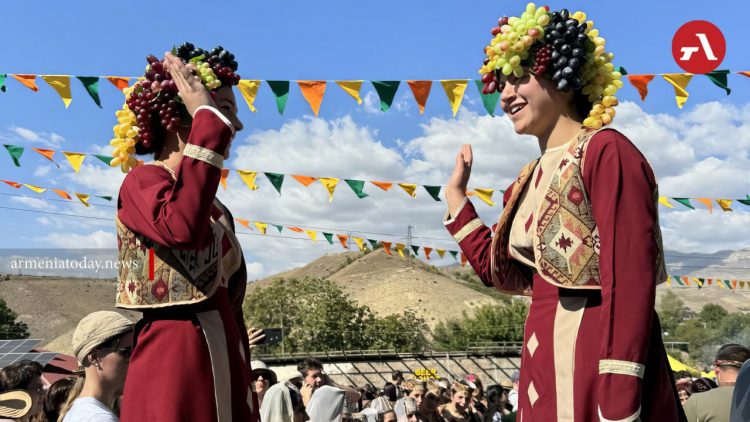 «Գինու համտես, ավանդական ուտեստներ և ազգային պարեր». Արենիում անցկացվել է Գինու 16-րդ փառատոնը