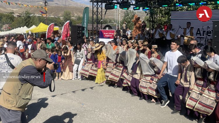 «Գինու համտես, ավանդական ուտեստներ և ազգային պարեր». Արենիում անցկացվել է Գինու 16-րդ փառատոնը