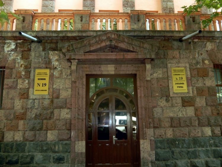 Երևանի թիվ 19 դպրոցում աշակերտը հազ առաջացնող նյութ է փչել․ ՆԳՆ