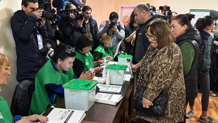 «Грузинская мечта» лидирует на парламентских выборах в Грузии
