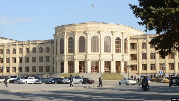 ԶԼՄ-ն հայտնել է Գյումրիի ՔՊ քաղաքապետի թեկնածուի անունը