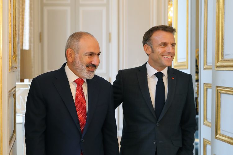 Пашинян обсудил с Макроном армяно-азербайджанские переговоры