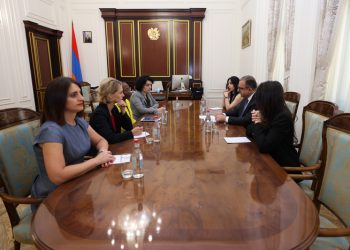 ՀՀ փոխվարչապետը Համաշխարհային բանկի տարածաշրջանային տնօրենի հետ քննարկել է արցախցիների բնակարանային կարիքները