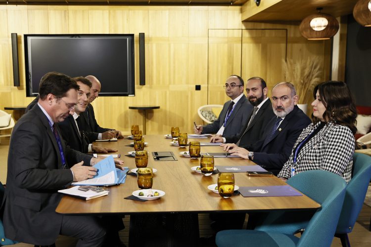 Մակրոնի հետ հանդիպմանը Փաշինյանը շեշտել է Հայաստանի հավատարմությունը խաղաղության օրակարգին