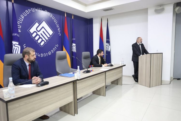 СМИ узнали о планах «Гражданского договора» обсудить отставку Андраника Кочаряна и поведение Овика Агазаряна