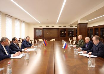 Կոպիրկինը Պապիկյանին է ներկայացրել ՀՀ-ում ՌԴ դեսպանության պաշտպանության հարցերով կցորդին