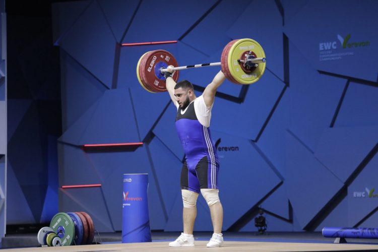 Петрос Петросян взял золото на молодежном чемпионате Европы по тяжелой атлетике