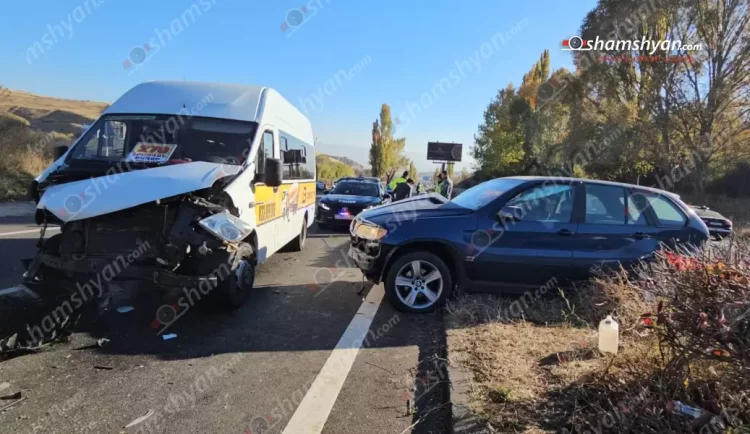 «Չայնիի» ոլորաններում BMW-ն բախվել է պատին, ապա 15 ուղևոր տեղափոխող «Գազել»-ին․ ԶԼՄ