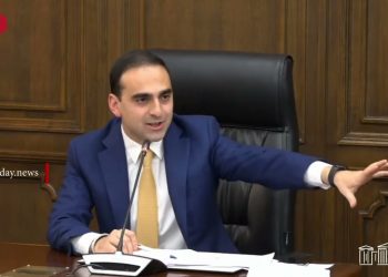 Ծնողներն ասում են՝ անչափահասները չեն կարող օգտվել տրանսպորտի վճարման նոր համակարգից․ Հակոբյանը՝ Ավինյանին