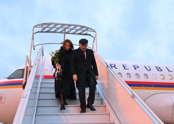 Փաշինյանը տիկնոջ հետ ժամանել է Ֆրանսիա