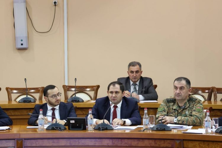 ՊՆ-ում քննարկել են հայրենական ռազմարդյունաբերության զարգացման հարցը