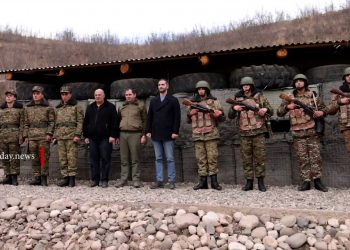 Սուրեն Պապիկյանը պաշտոնյաների և բարձրաստիճան զինվորականների հետ այցելել է սահմանագոտի