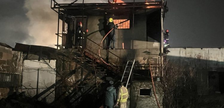 Пожар вспыхнул на заводе в Ванадзоре