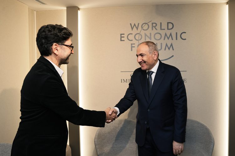 Փաշինյանը Նոբելյան մրցանակակիր Արտեմ Փաթափությանի հետ քննարկել է գիտության ոլորտի զարգացմանը վերաբերող հարցեր
