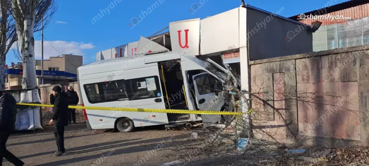 Սպիտակ-Վանաձոր երթուղու «Գազել»-ի ու Toyota Prado-ի բախման հետևանքով 12 մարդ է տուժել