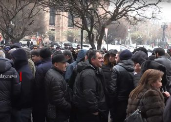 «Պետք է փաստաթղթավորենք մեր ապրանքը»․ Ոսկու շուկայի աշխատակիցների բողոքի ակցիան