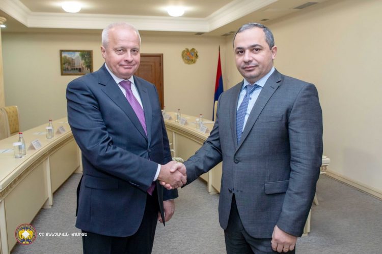 ՔԿ ղեկավարը ՌԴ դեսպանի հետ քննարկել է Ռուսաստանում թաքնված հանցագործներին Հայաստան արտահանձնելու հարցը
